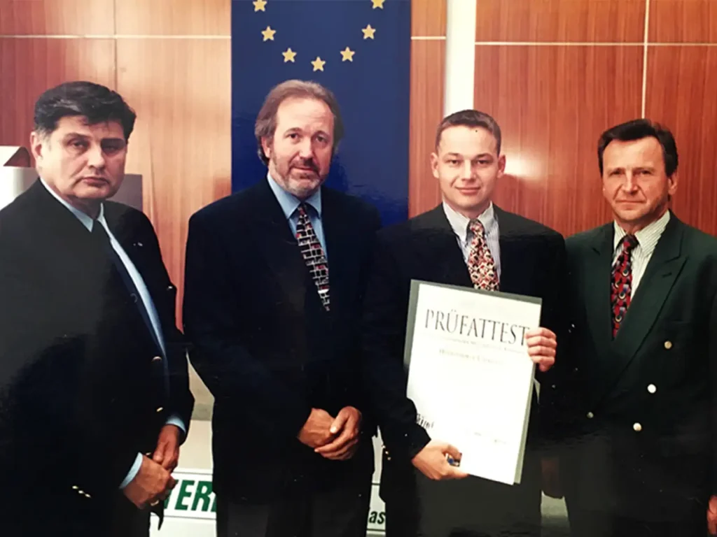 Hannes Herbsthofer bei der Übernahme der Auszeichnung als umweltfreundlicher Betrieb.