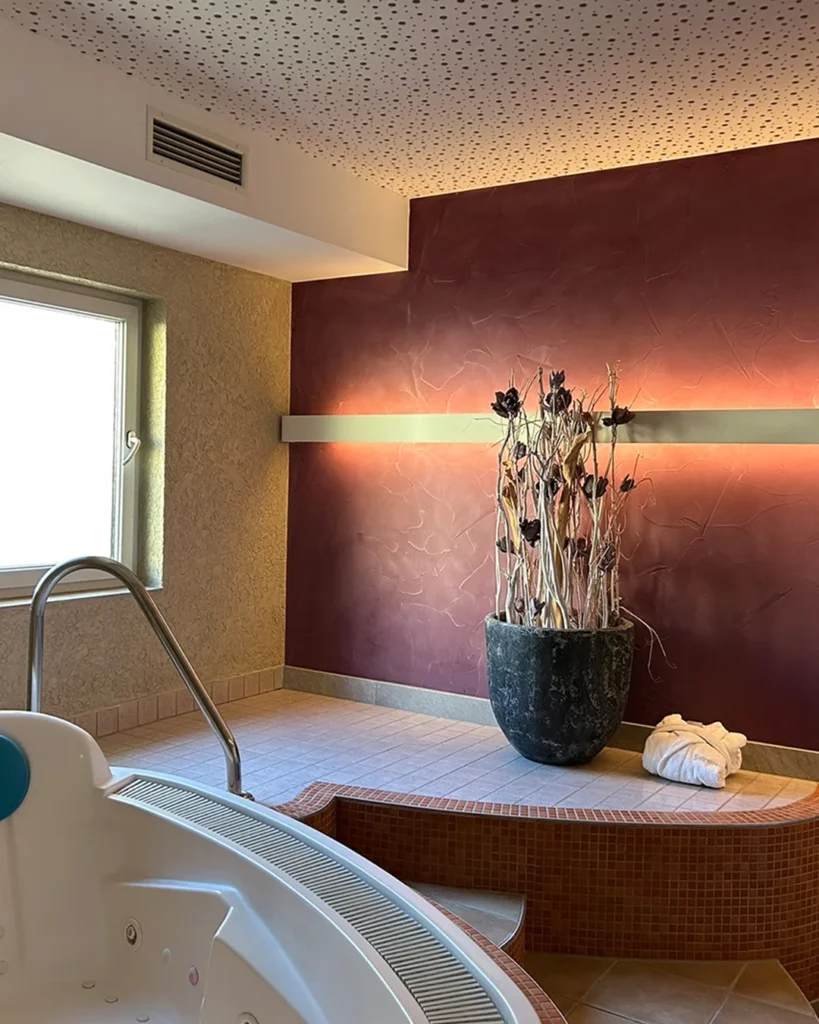 Wellnesbereich mit "Atmender Wand"